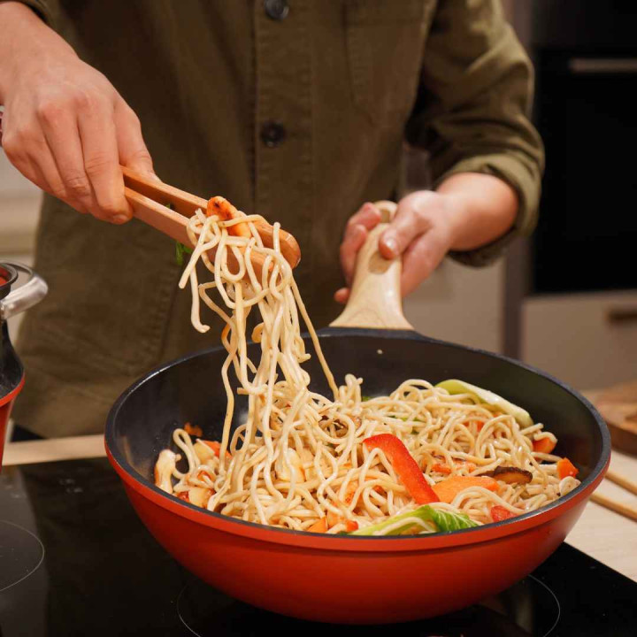 Der Unglaubliche 28 cm Wok COOKUT | Antihaftbeschichtet | Ohne PTFE