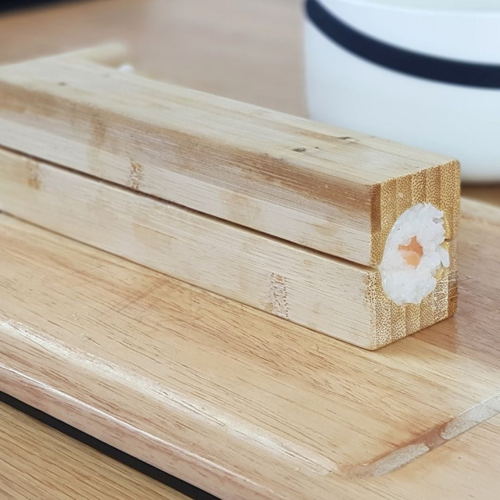 SOOSHI GIFT SET WITH CHOPSTICKS AND LEAFLET