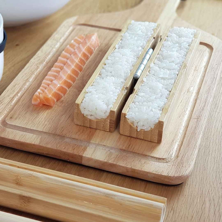 SOOSHI GIFT SET WITH CHOPSTICKS AND LEAFLET